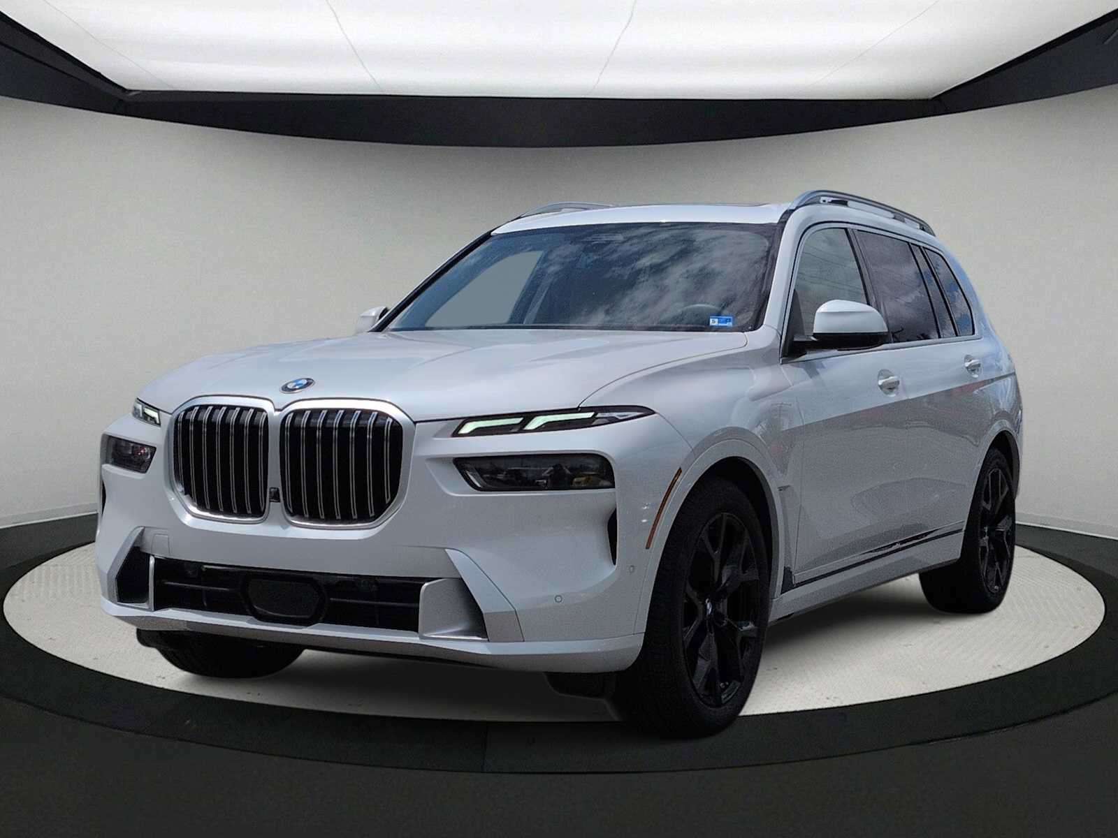 Used 2026 BMW X7 xDrive40i AWD/4WD image 3