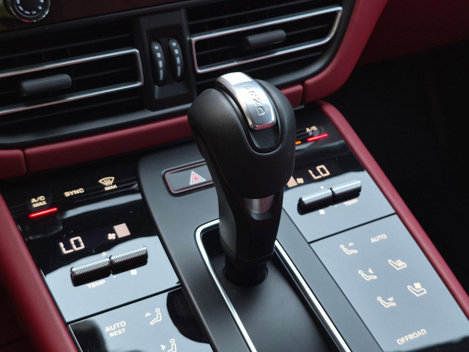 Certified 2026 Porsche Macan AWD/4WD image 20