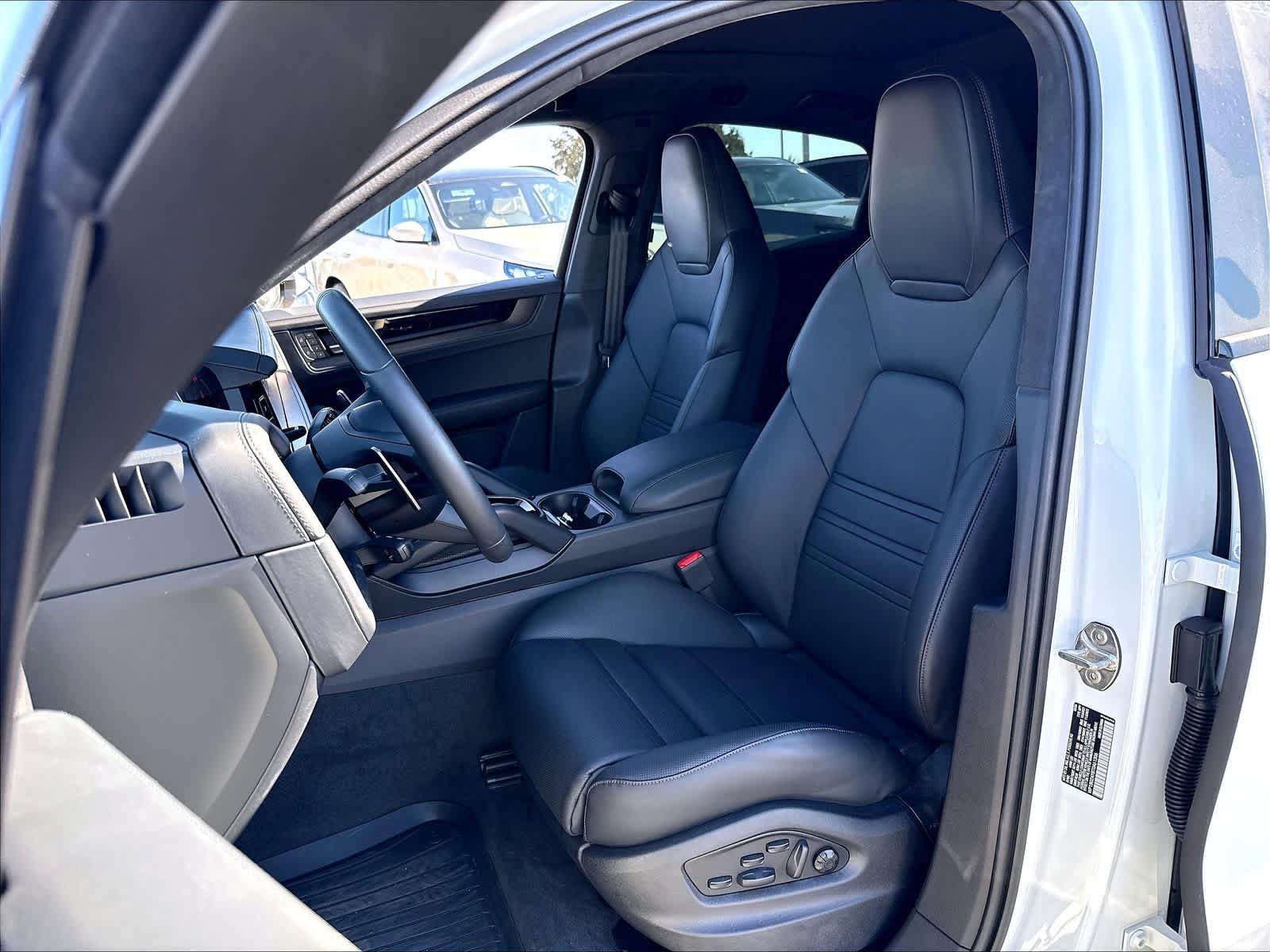 Used 2026 Porsche Cayenne GTS AWD/4WD image 19