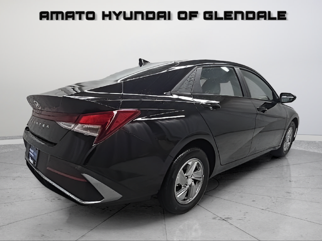 Certified 2026 Hyundai Elantra SE FWD image 6