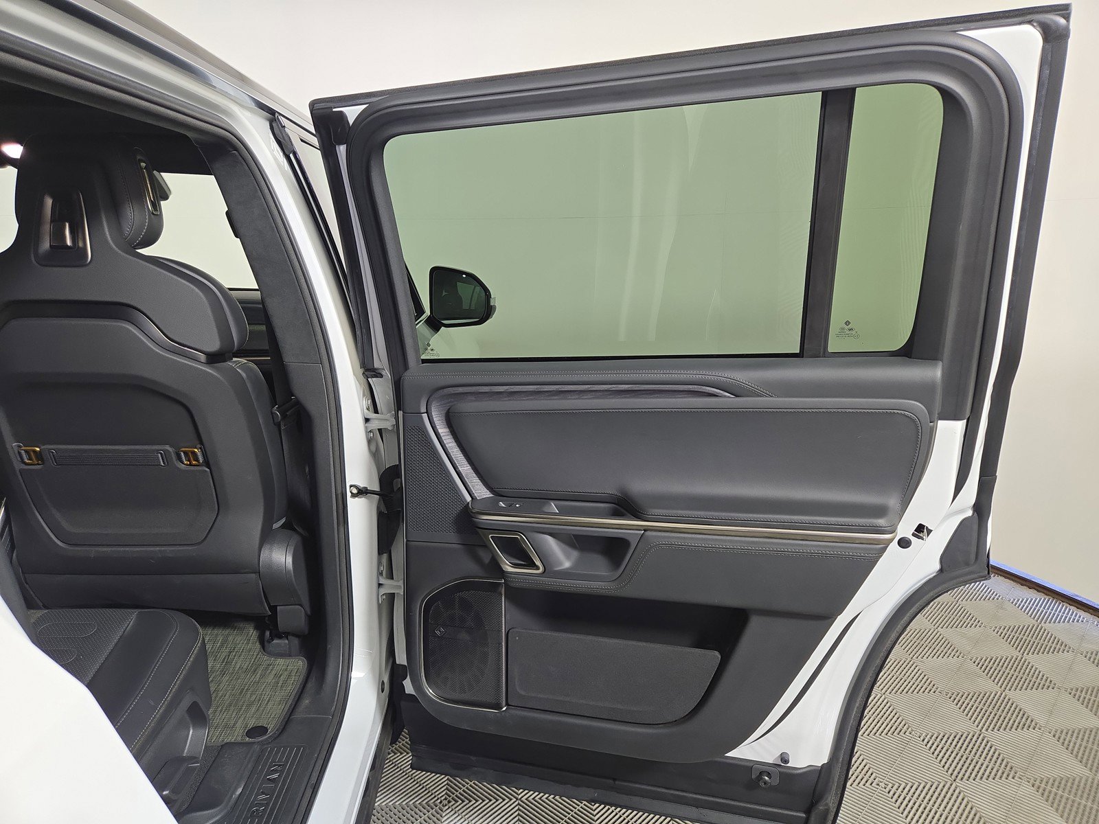 Used 2024 Rivian R1S Adventure AWD/4WD image 19