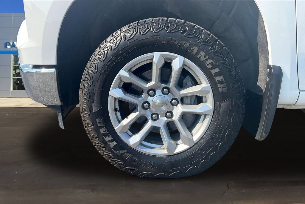 Used 2023 Chevrolet Silverado 1500 LT AWD/4WD image 33