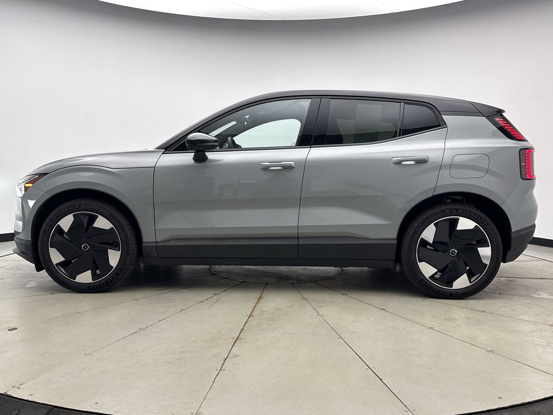 Used 2025 Volvo EX30 Plus w/ Protection Package Premier AWD/4WD image 2