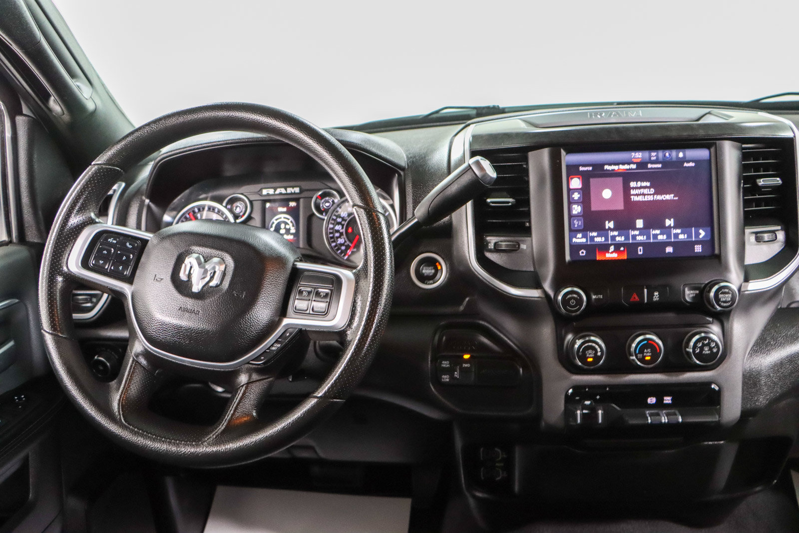 Used 2022 RAM 2500 Big Horn AWD/4WD image 18