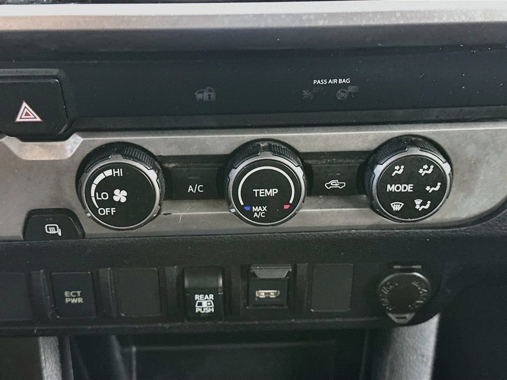 Used 2020 Toyota Tacoma SR5 RWD image 18