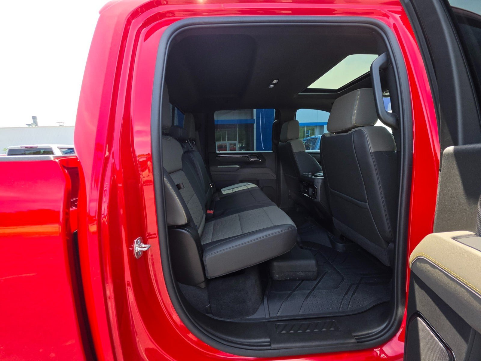 Used 2025 Chevrolet Silverado 2500 ZR2 w/ Technology Package AWD/4WD image 19
