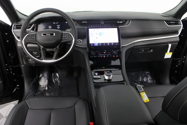 New 2025 Jeep Grand Cherokee L Limited w/ Black Appearance Package image 10