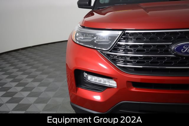Used 2024 Ford Explorer XLT w/ Equipment Group 202A AWD/4WD image 21