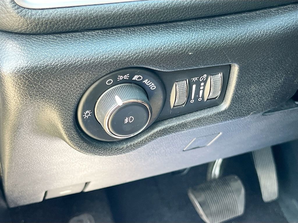 Used 2021 Chrysler Pacifica Pinnacle FWD image 10