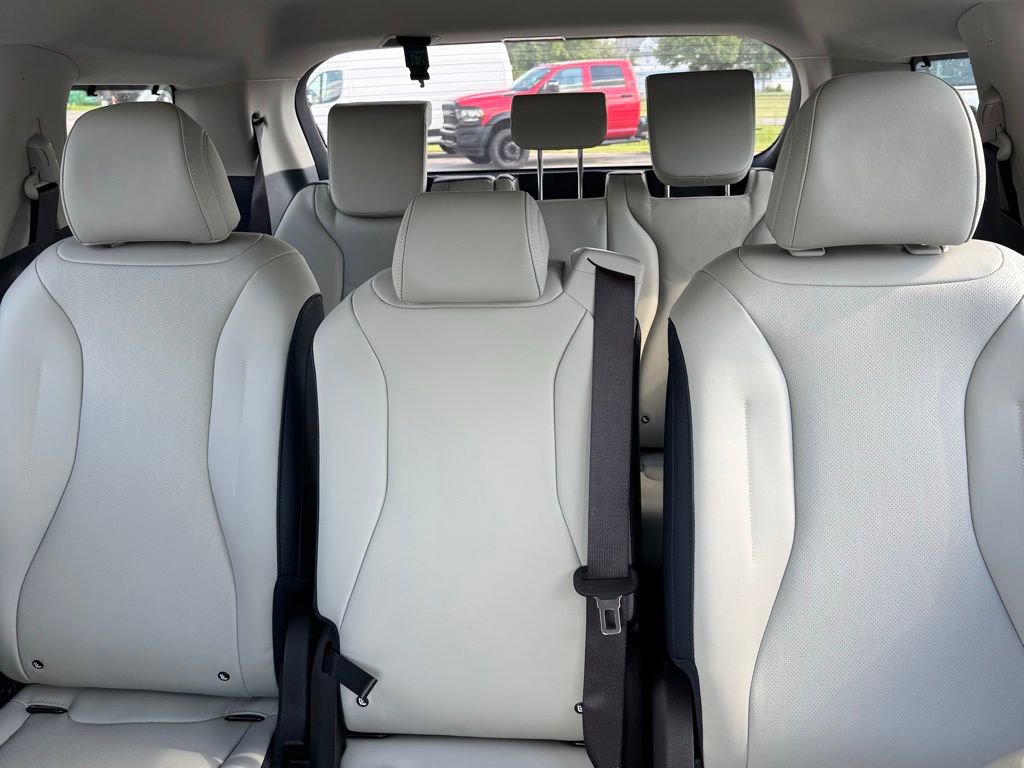 New 2026 Kia Carnival EX image 15