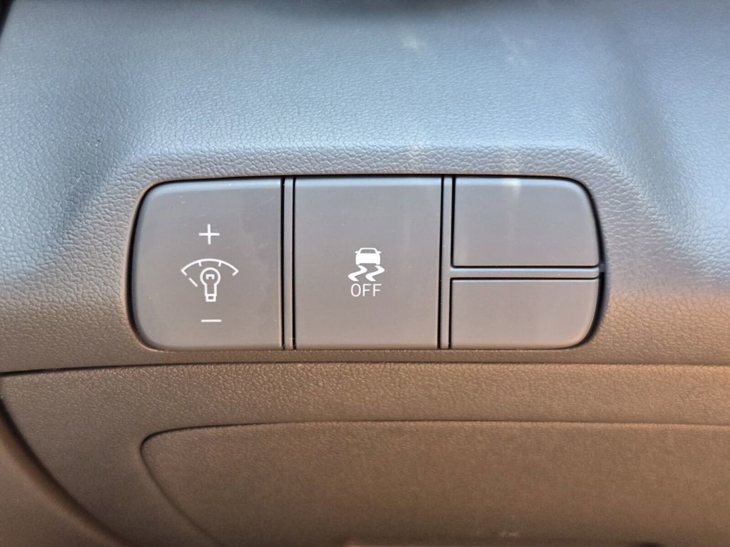 Certified 2025 Hyundai Elantra SEL FWD image 29
