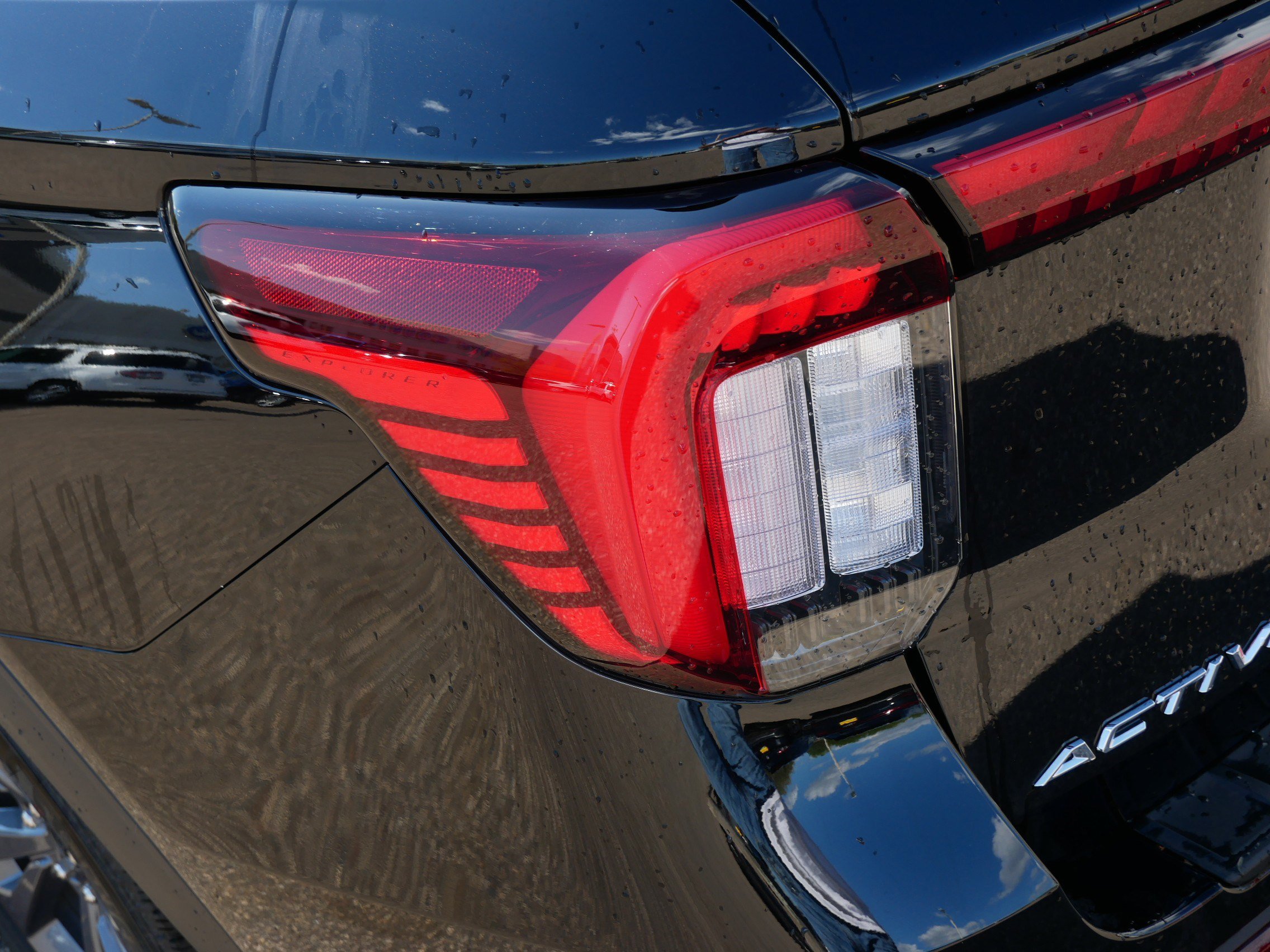 Used 2026 Ford Explorer Active w/ Active Comfort Package AWD/4WD image 17
