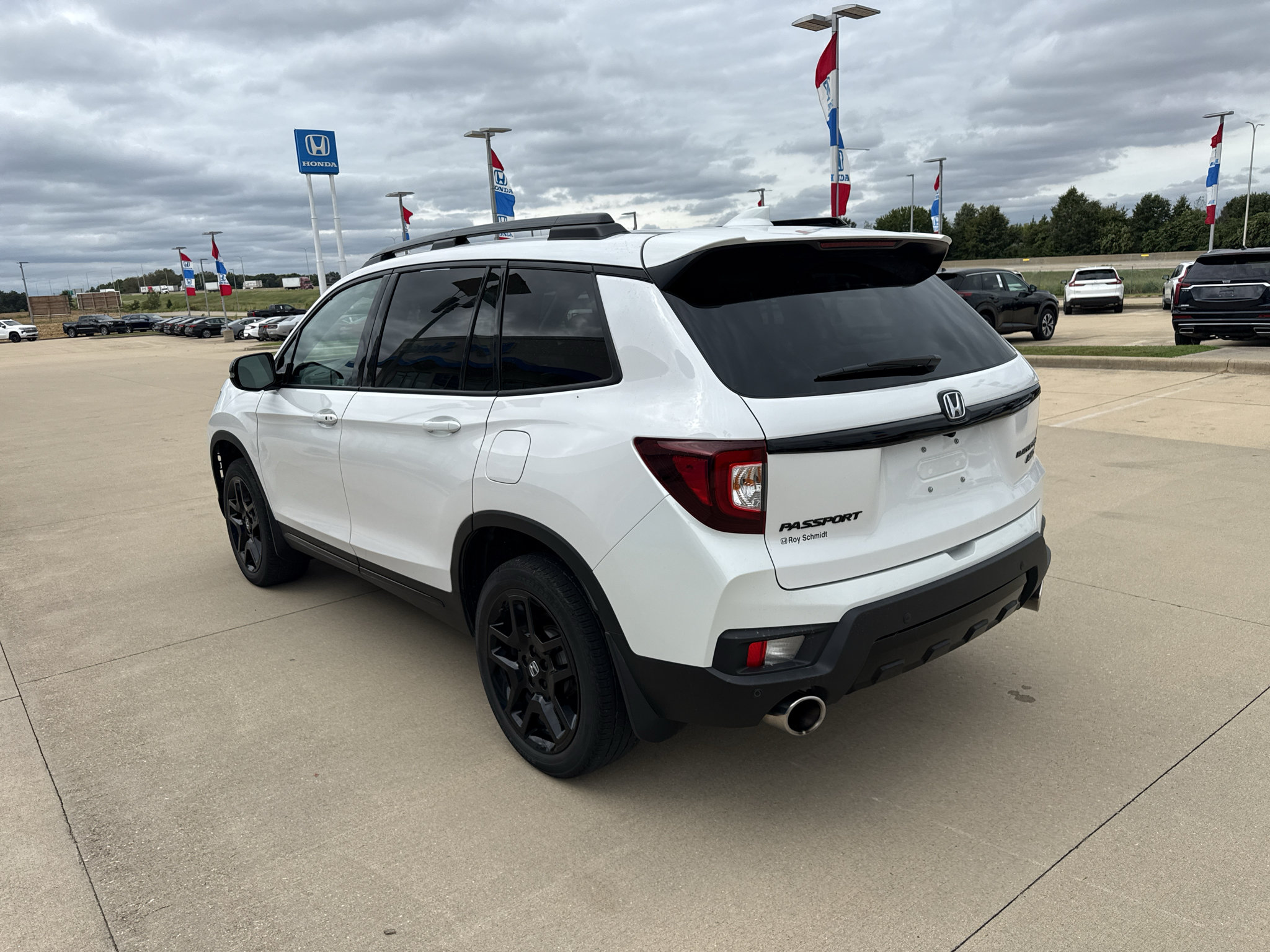 Used 2024 Honda Passport Black Edition image 7