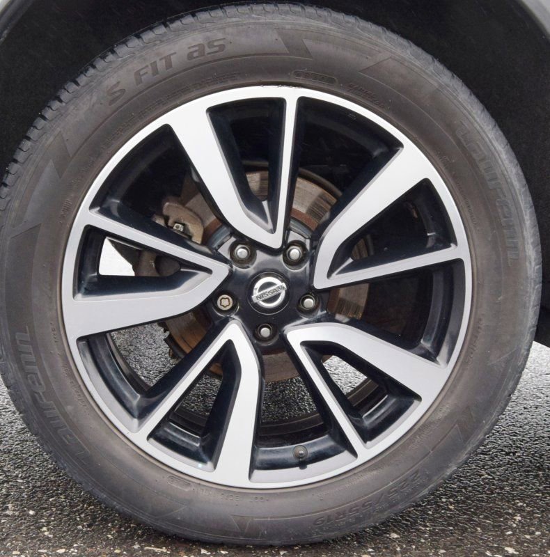 Used 2018 Nissan Rogue SL w/ Premium Package image 13