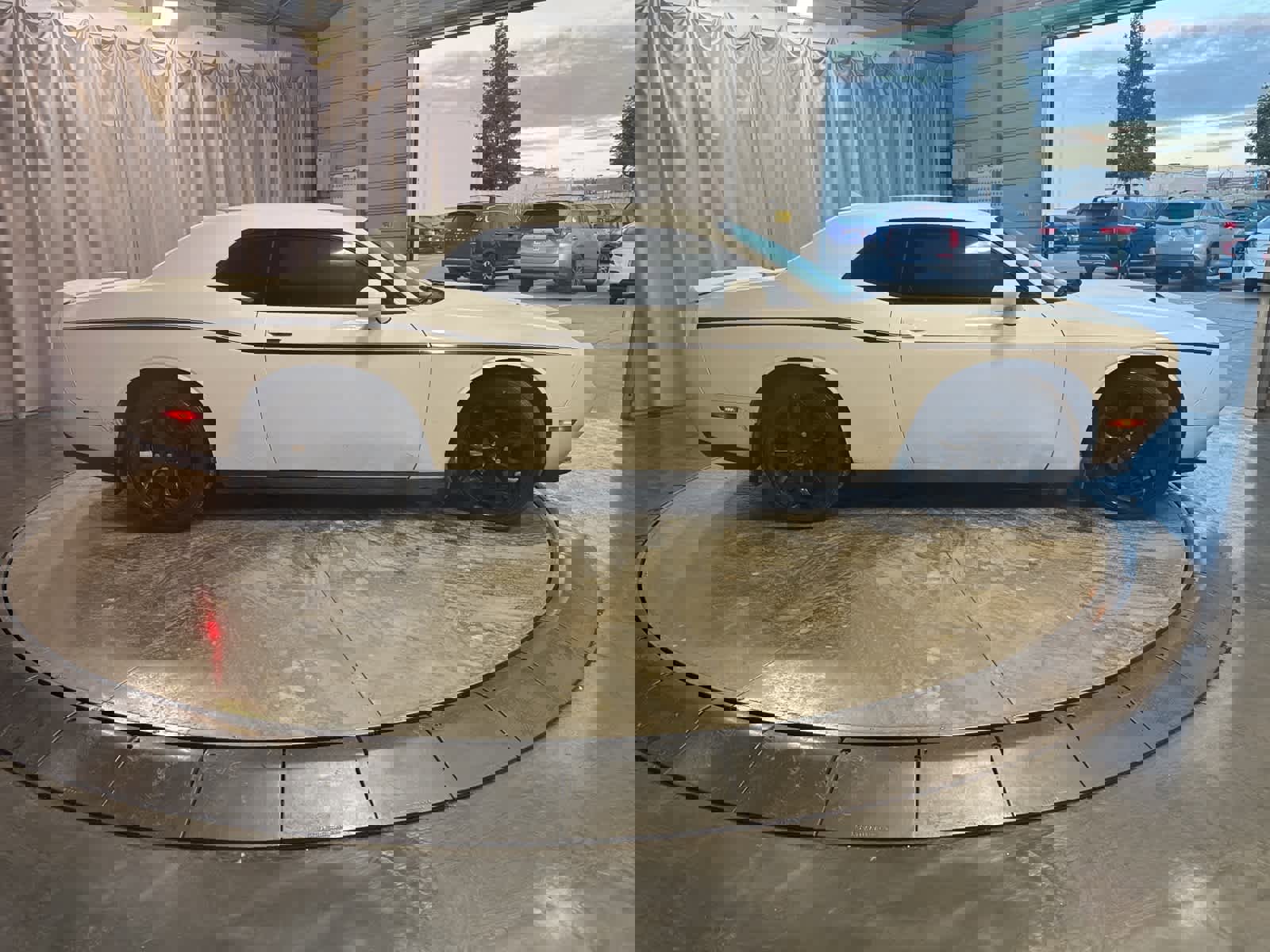 Used 2018 Dodge Challenger SXT Plus image 3