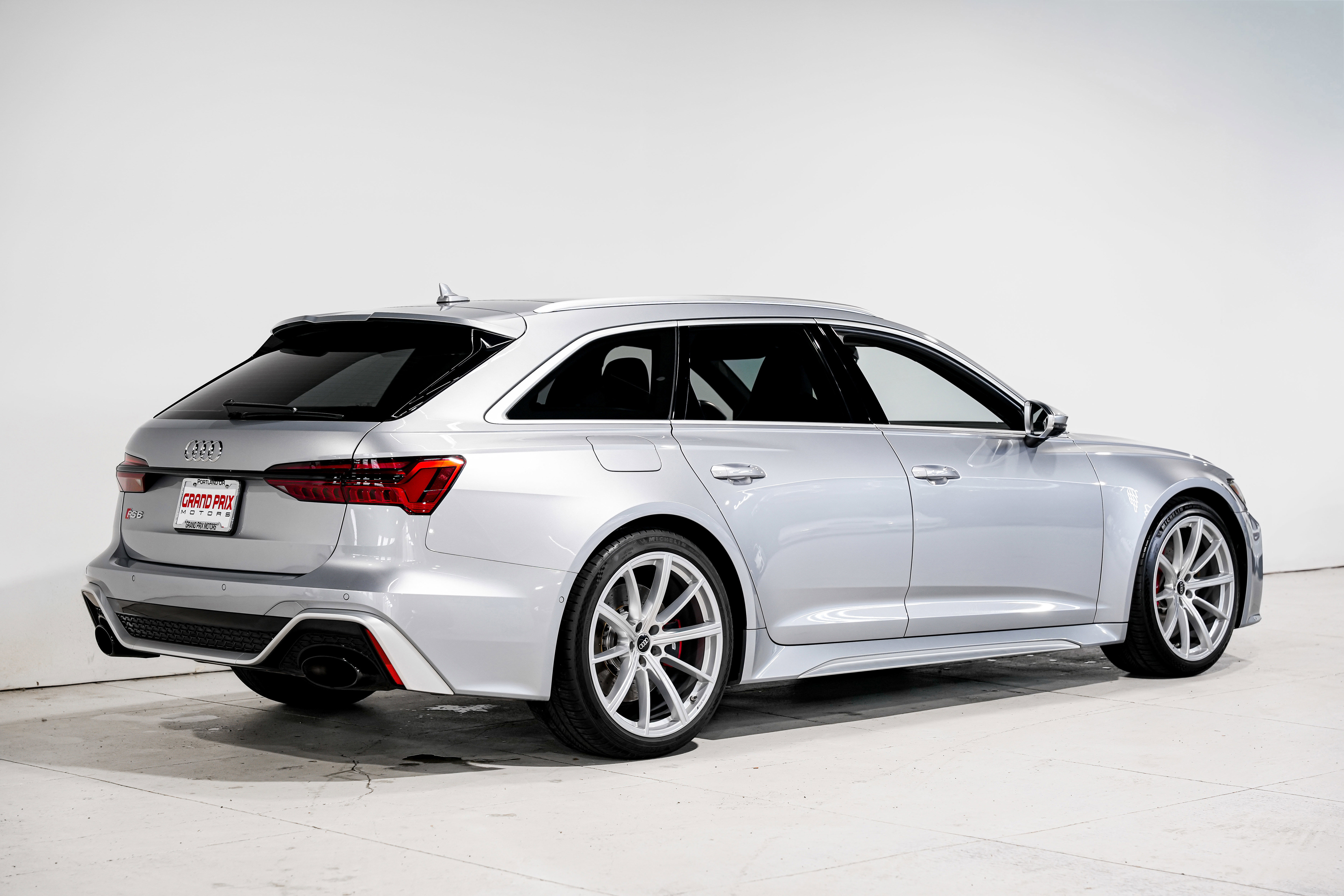 Used 2022 Audi RS 6 AWD/4WD image 3