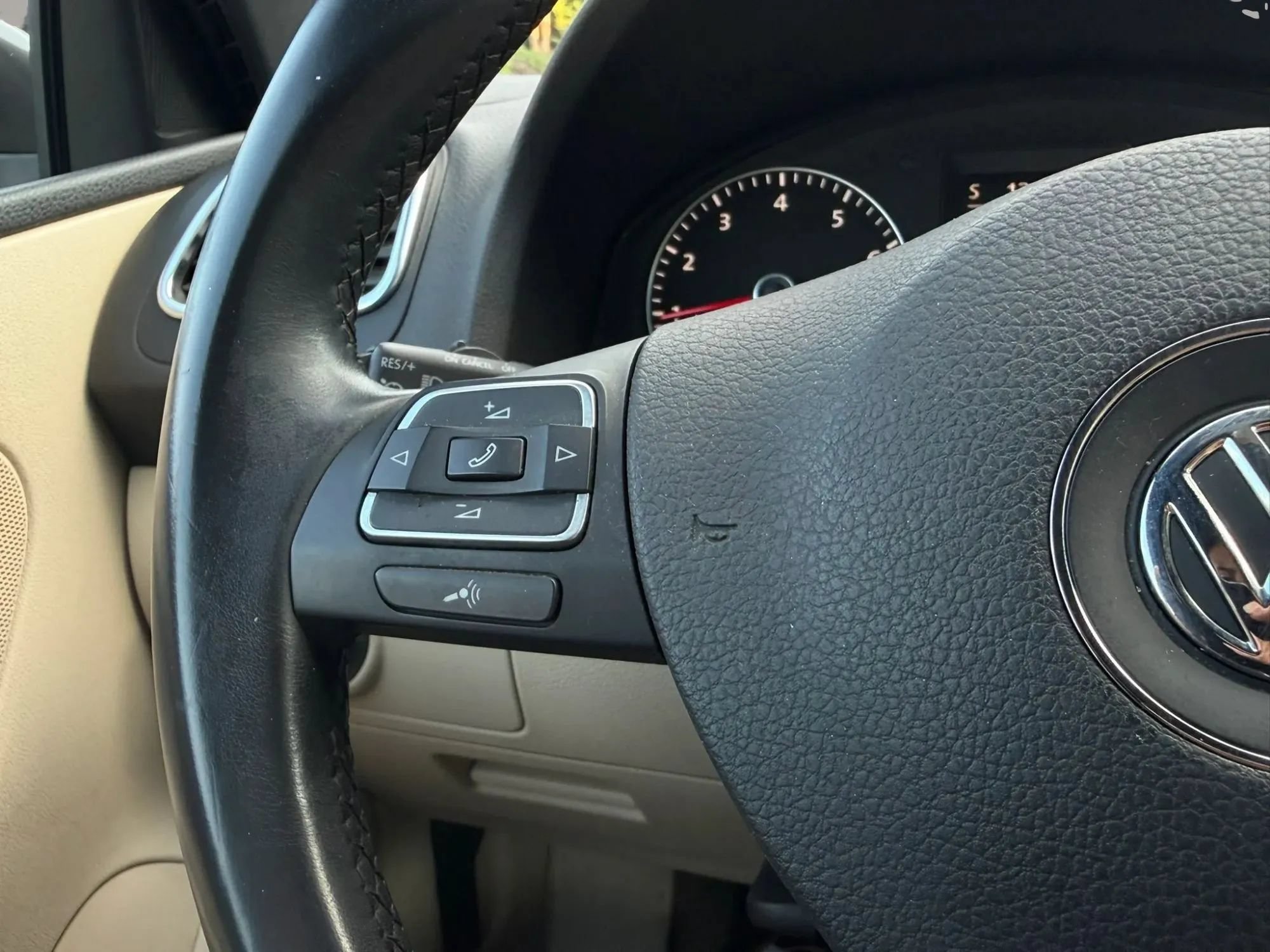 Used 2014 Volkswagen Eos Komfort FWD image 28