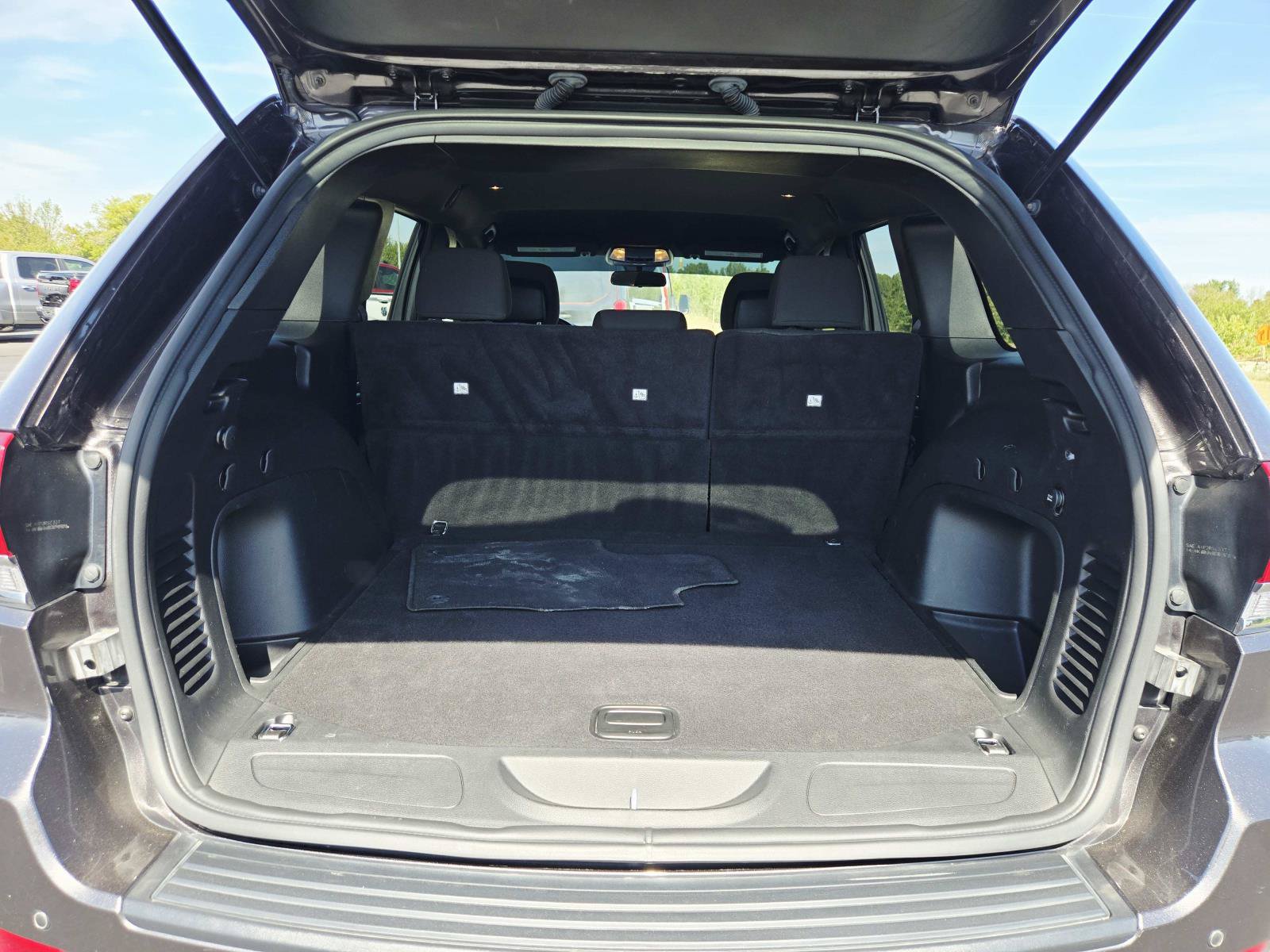 Used 2021 Jeep Grand Cherokee Laredo AWD/4WD image 14