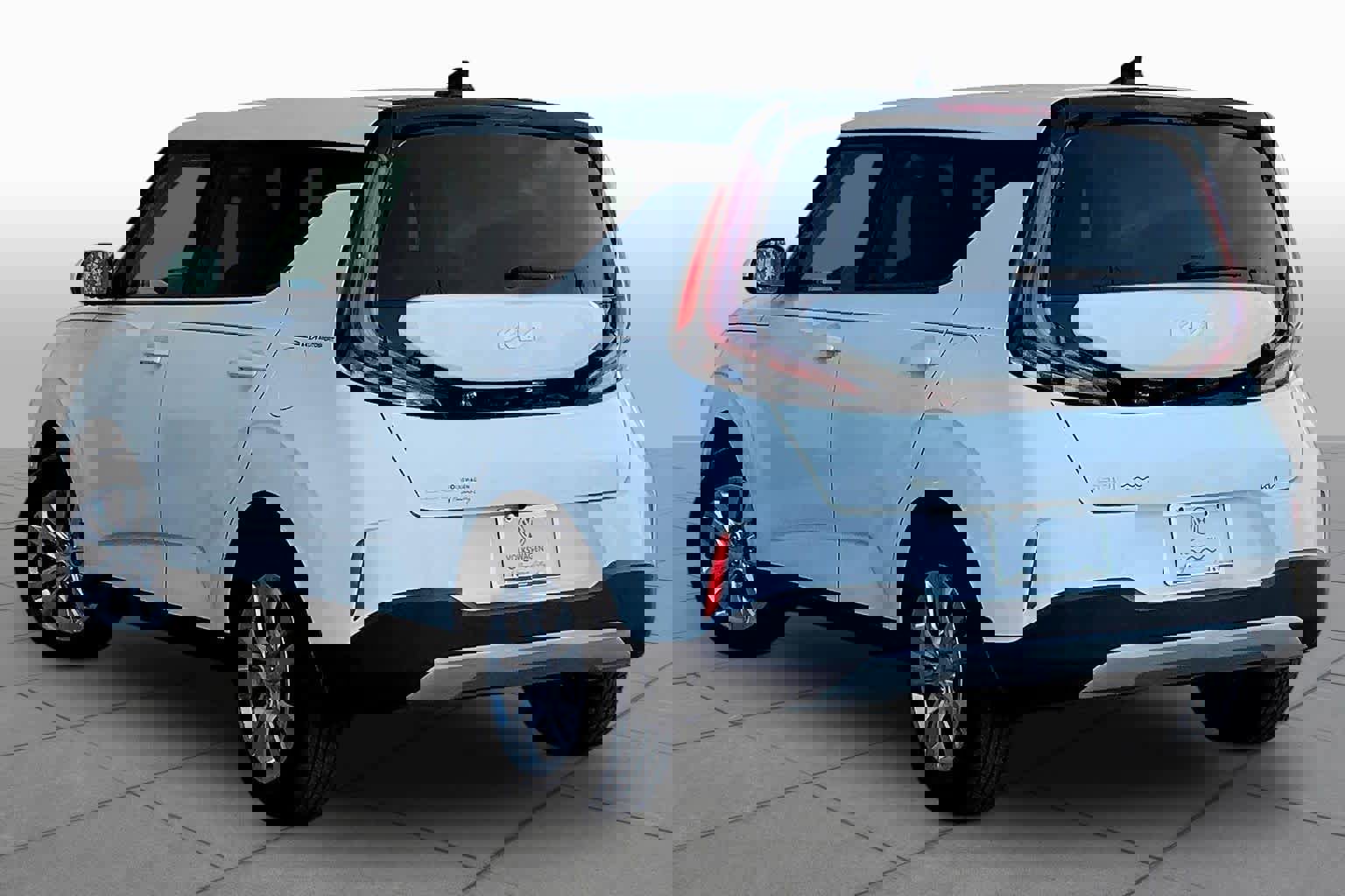 Used 2023 Kia Soul LX image 12