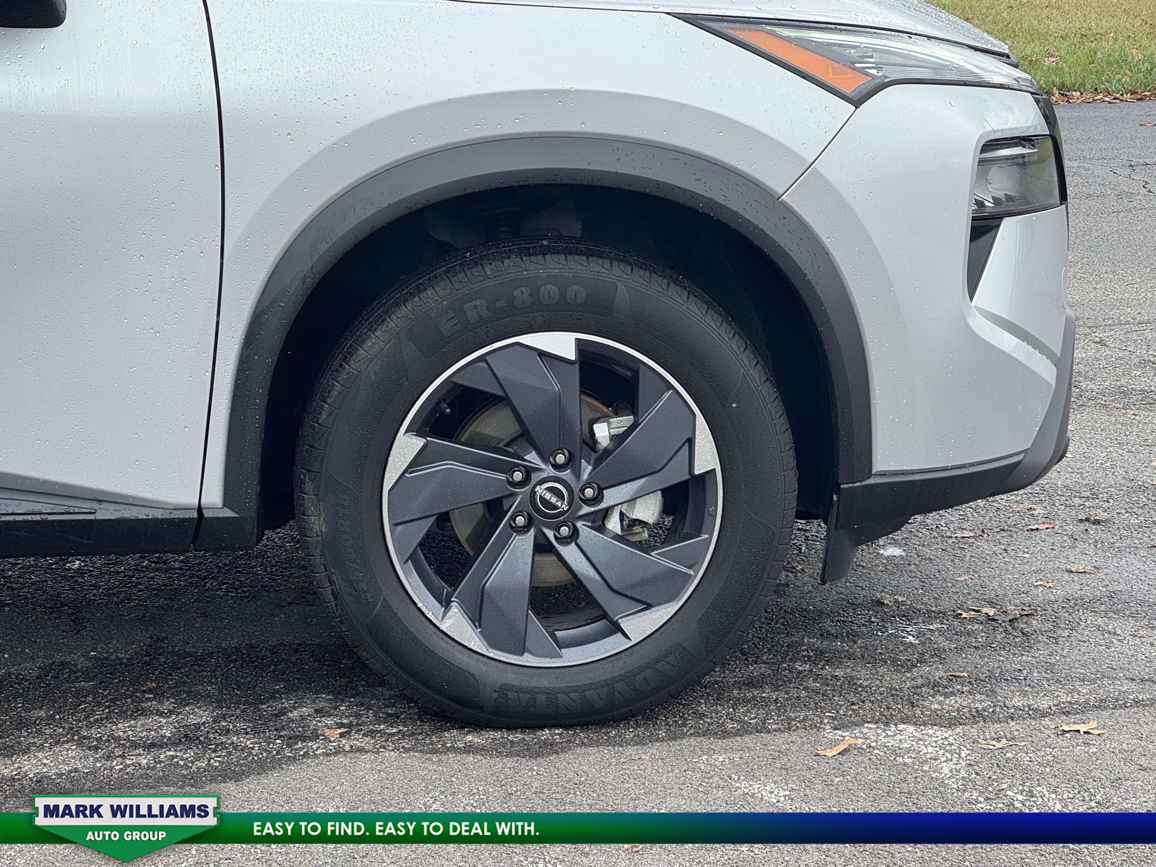 Used 2024 Nissan Rogue SV image 4
