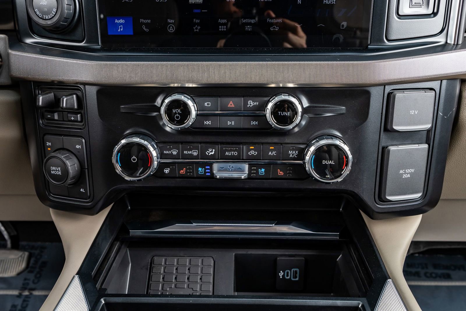 Used 2026 Ford F250 Platinum w/ Platinum Plus Package image 25