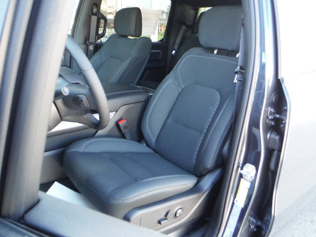 New 2026 RAM 1500 4x4 Crew Cab image 4