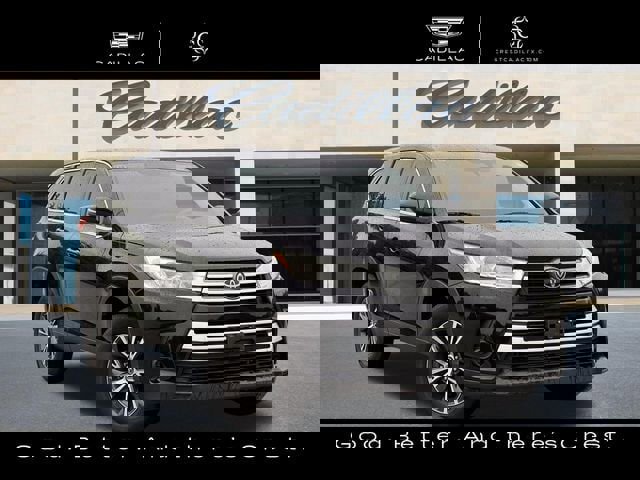 Used 2019 Toyota Highlander LE FWD image 1