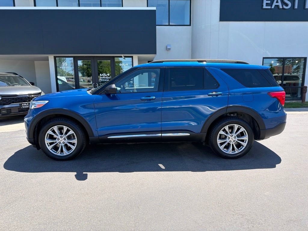 Used 2020 Ford Explorer XLT w/ Equipment Group 202A AWD/4WD image 2
