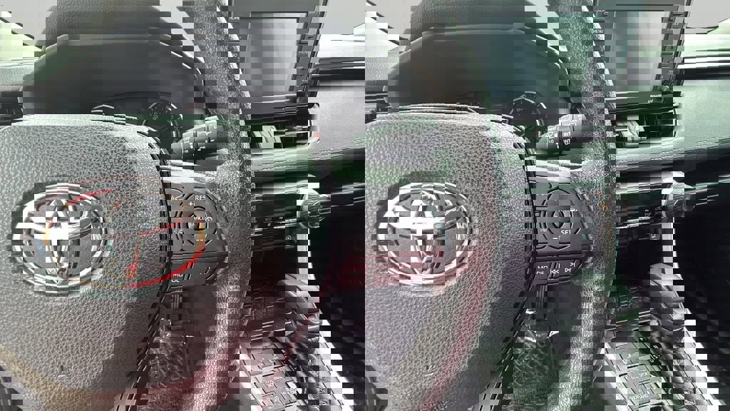 Used 2021 Toyota RAV4 XLE w/ Carpet Mat Package (TMS) AWD/4WD image 19