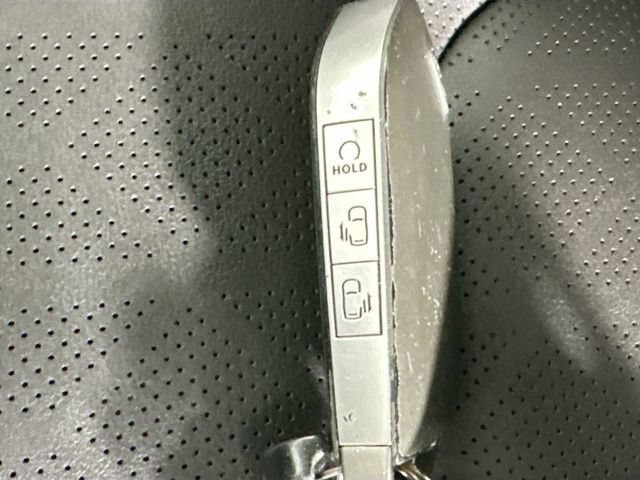 Used 2025 Kia Carnival FWD image 18