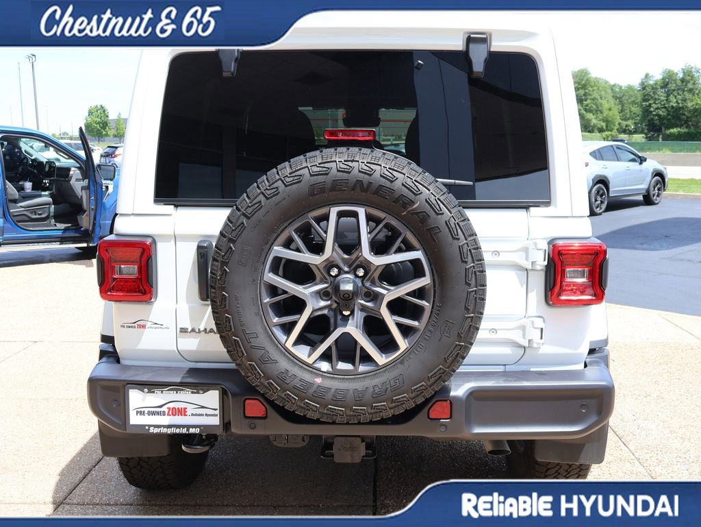 Used 2025 Jeep Wrangler Unlimited Sahara AWD/4WD image 5