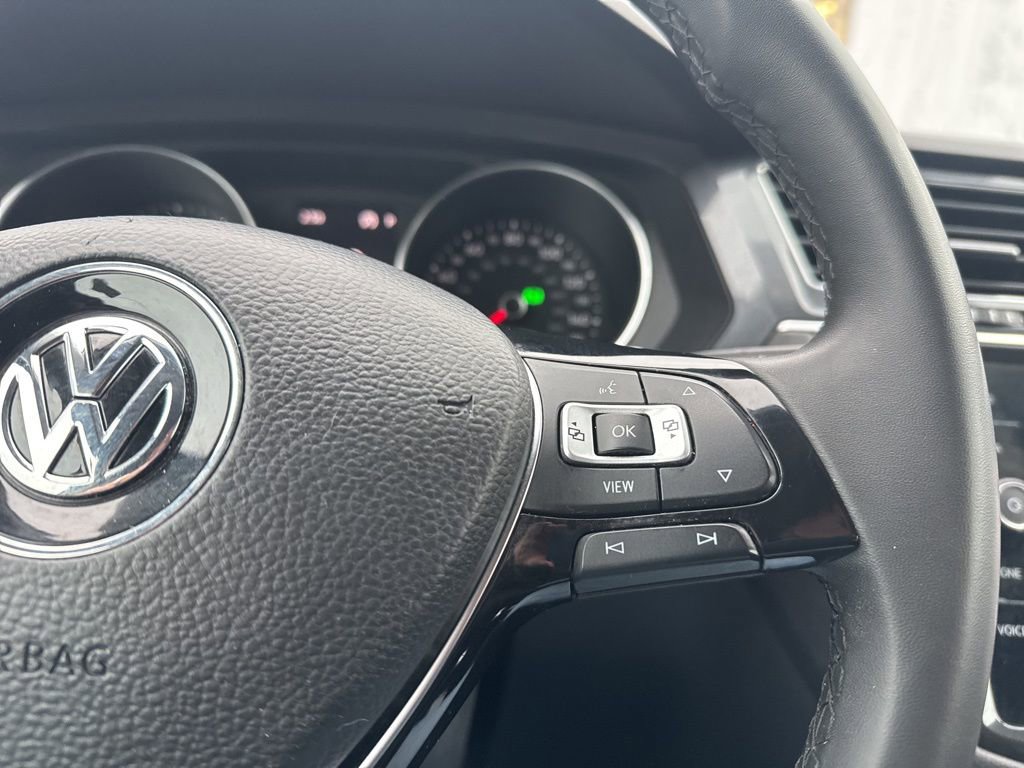 Used 2020 Volkswagen Tiguan SE image 14