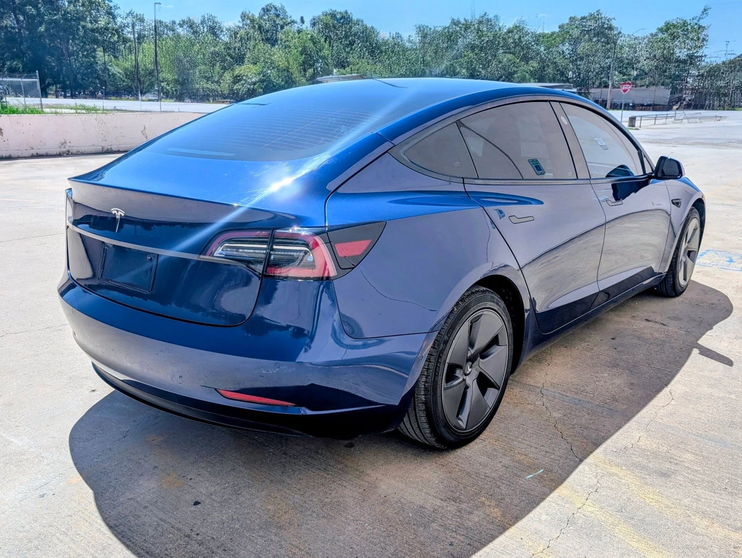 Used 2021 Tesla Model 3 Standard Range Plus image 5