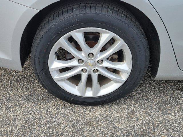 Used 2017 Chevrolet Malibu LT image 5