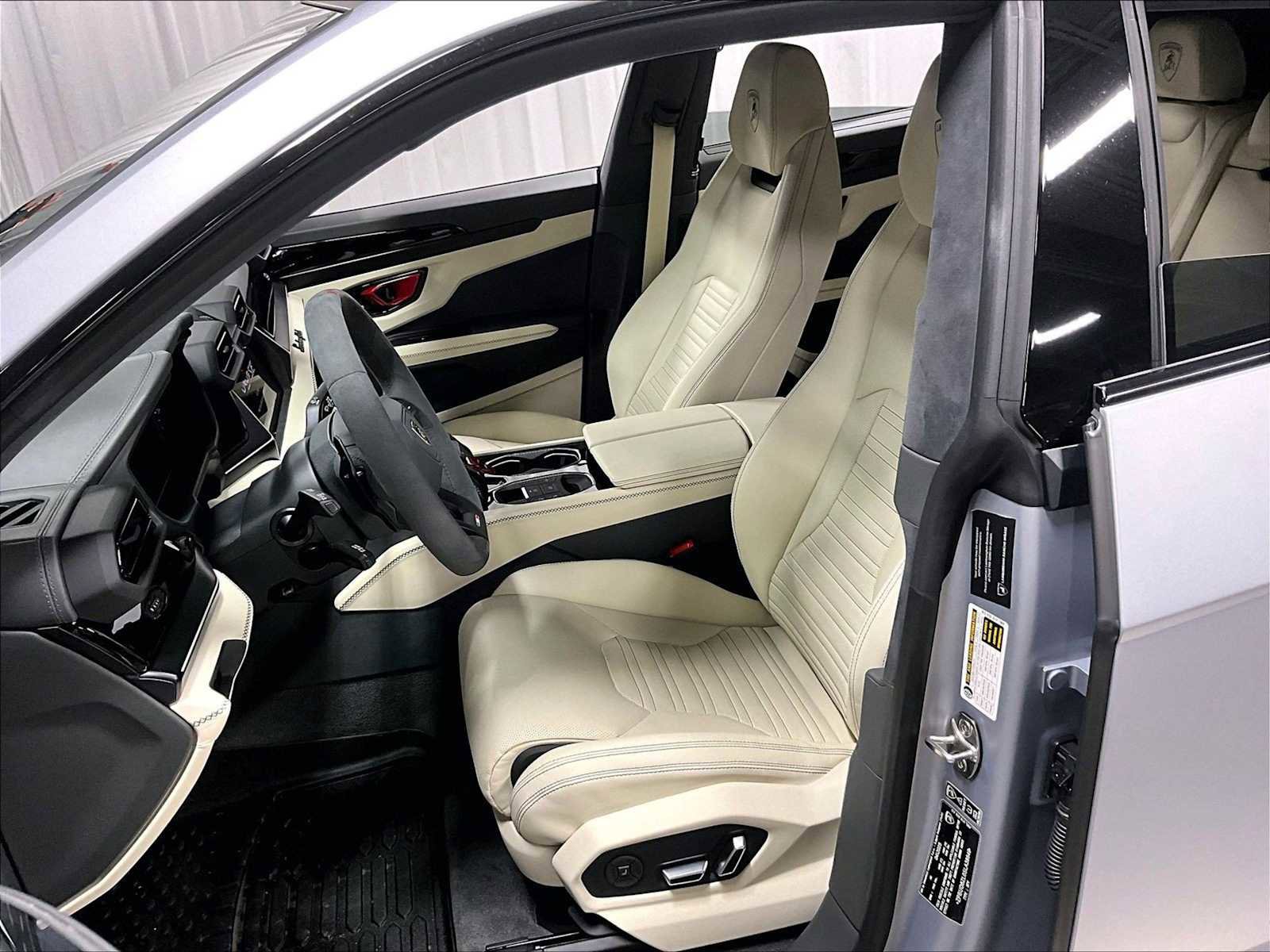 Used 2025 Lamborghini Urus SE image 8