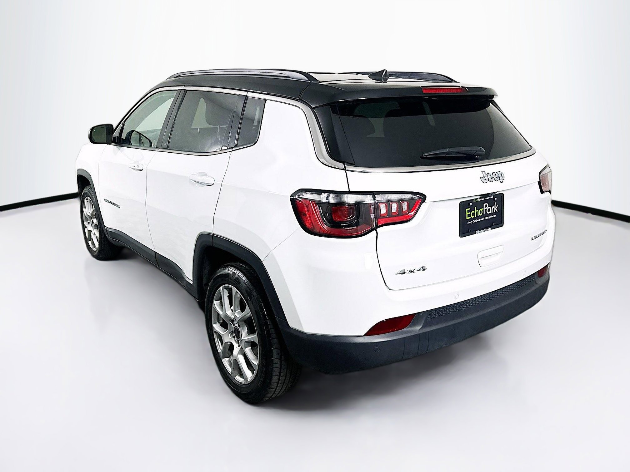 Used 2025 Jeep Compass Limited image 5