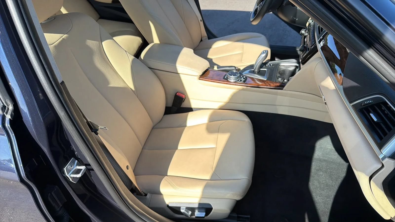 Used 2017 BMW 320i xDrive Sedan AWD/4WD image 14