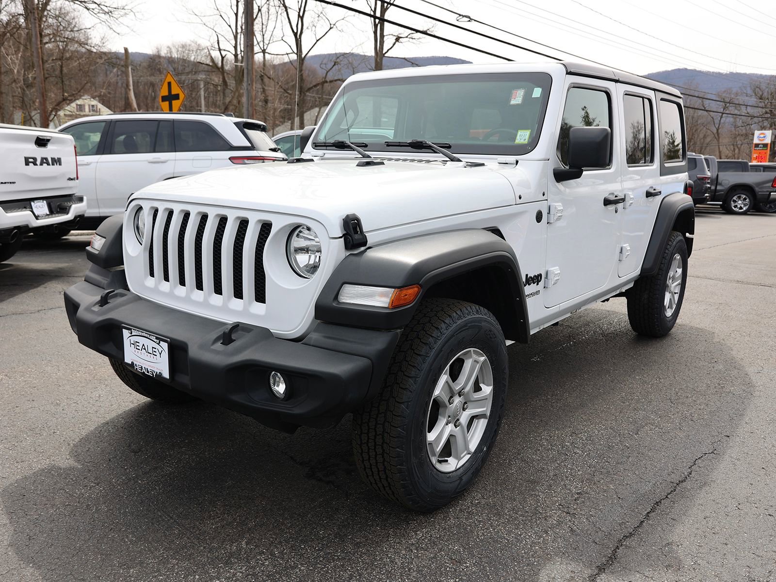 Used 2022 Jeep Wrangler Unlimited Sport image 3