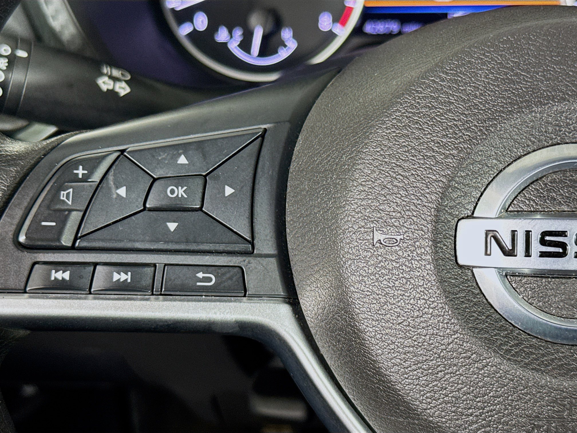 Used 2023 Nissan Sentra SV FWD image 11