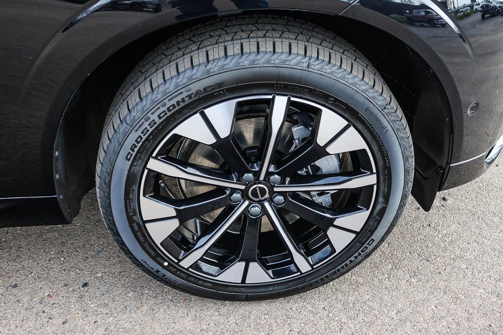New 2026 Volvo XC60 T8 Plus w/ Protection Package Premier image 14