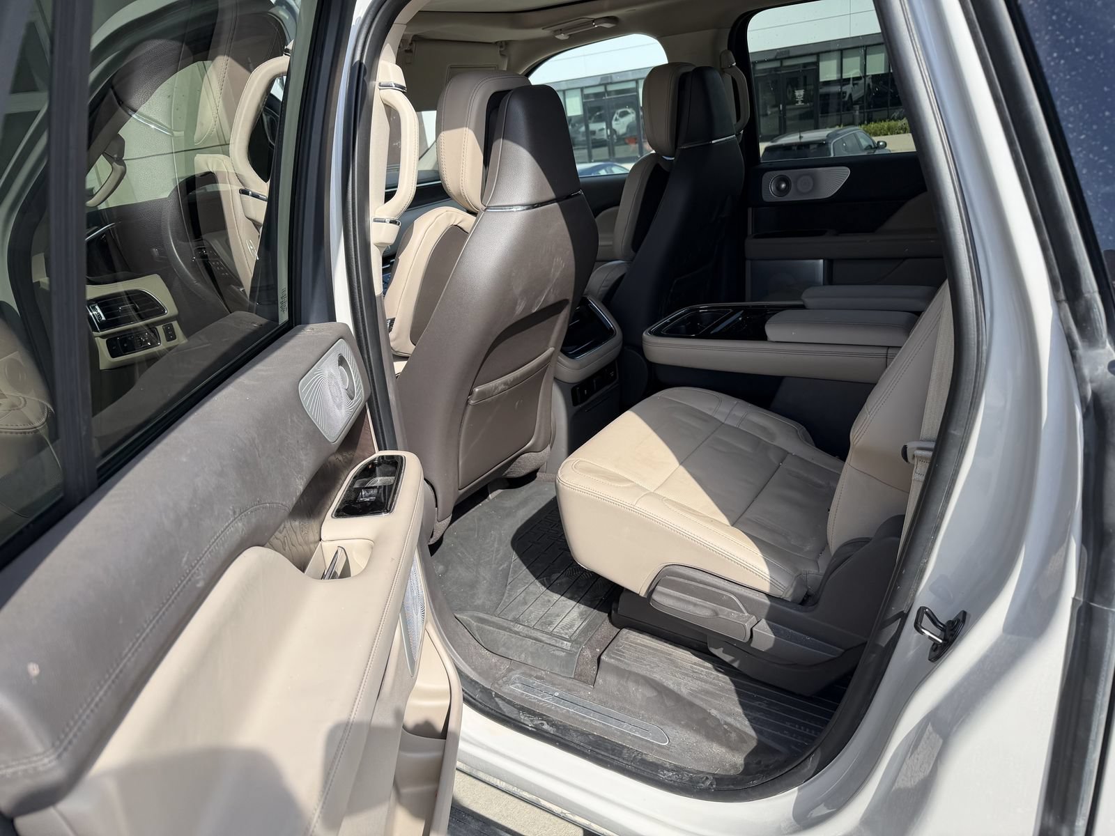 Used 2023 Lincoln Navigator L Reserve AWD/4WD image 6