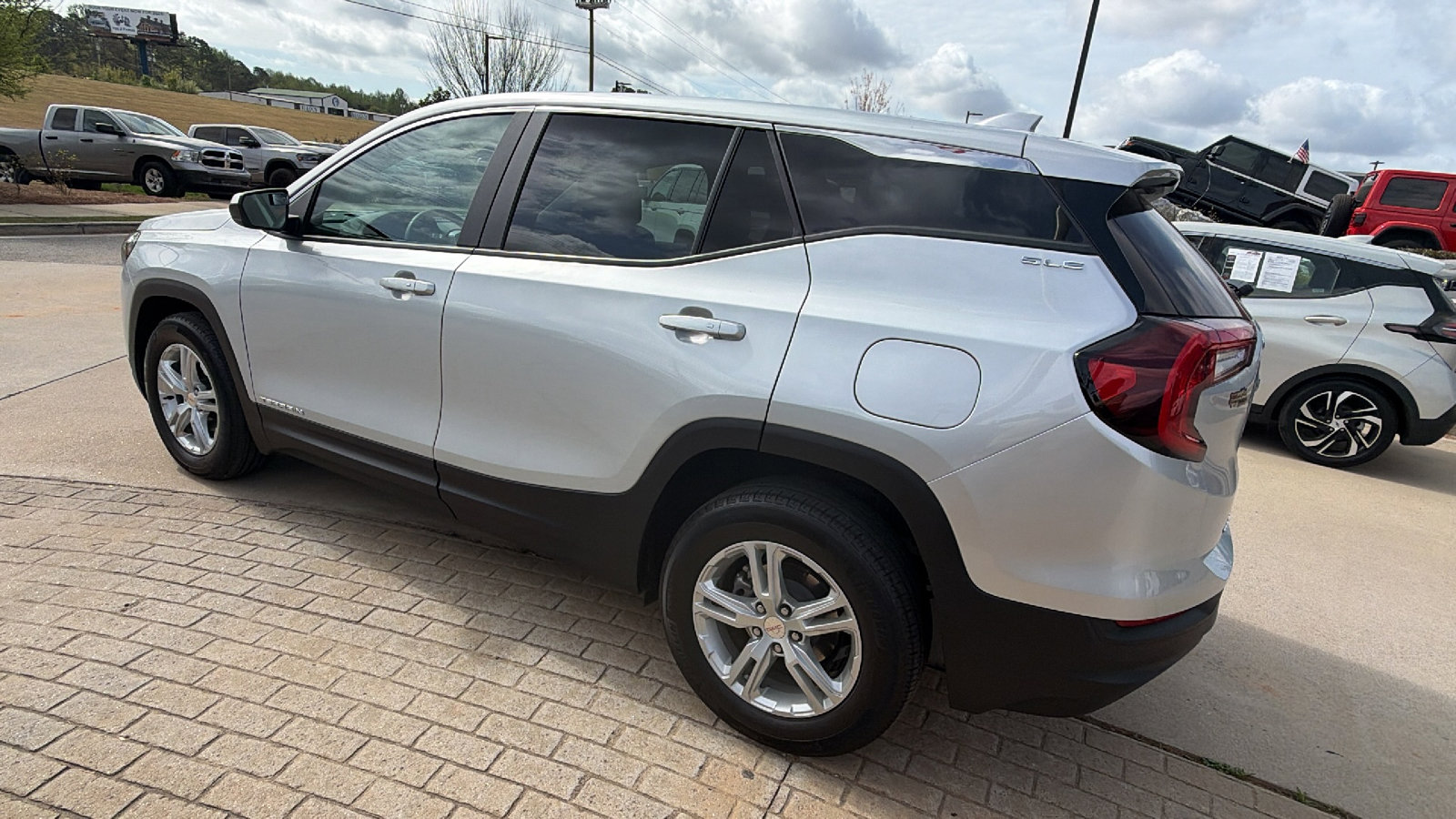 Used 2022 GMC Terrain SLE FWD image 10