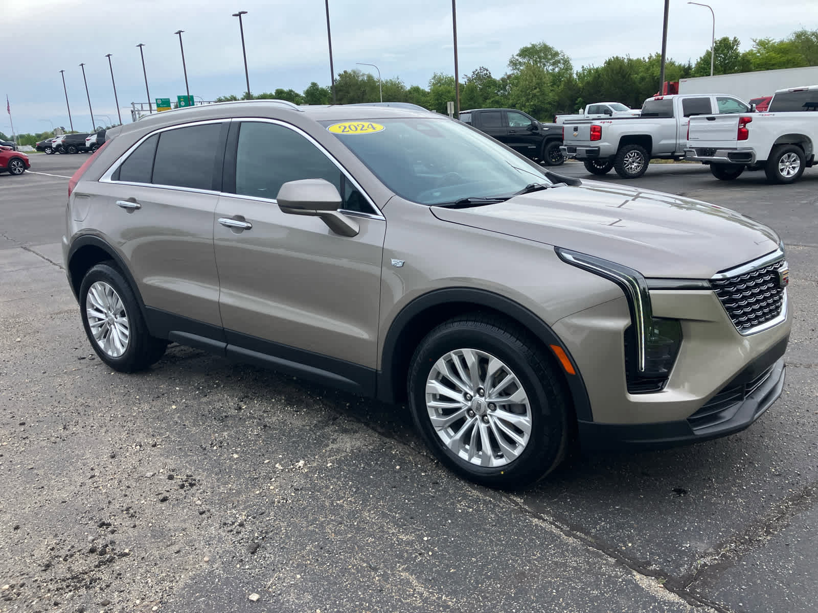 Used 2024 Cadillac XT4 Luxury w/ Cold Weather Package AWD/4WD image 5