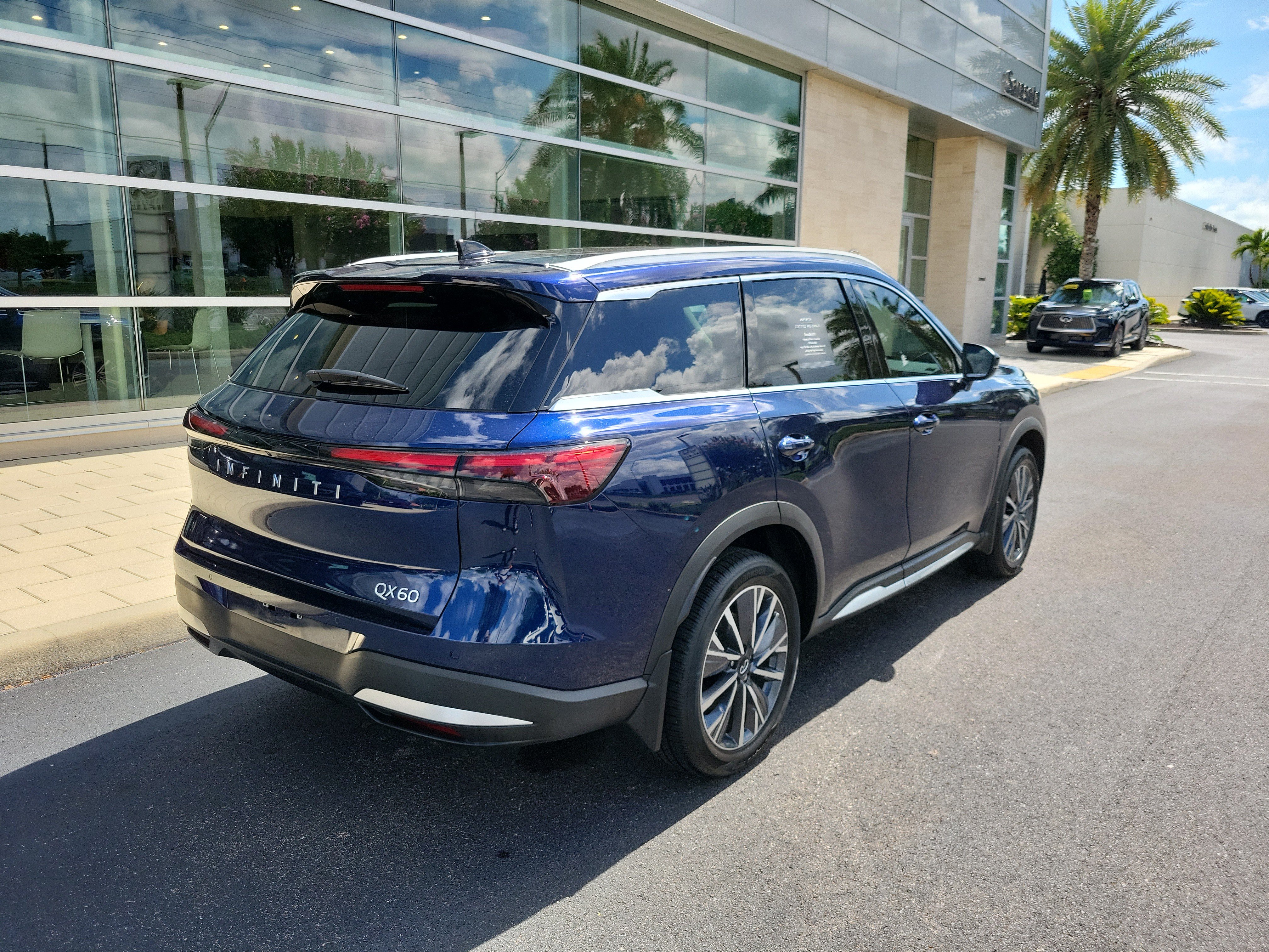 Certified 2026 INFINITI QX60 Luxe w/ Cargo Package FWD image 4