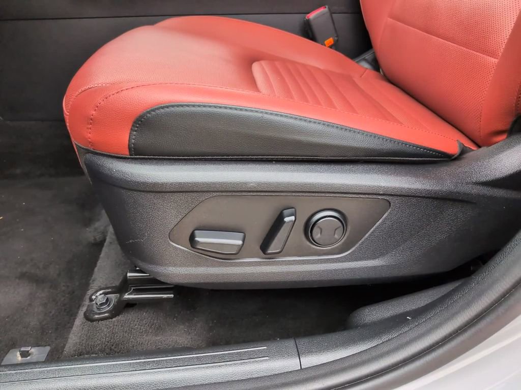 Used 2023 Kia Sportage SX image 22