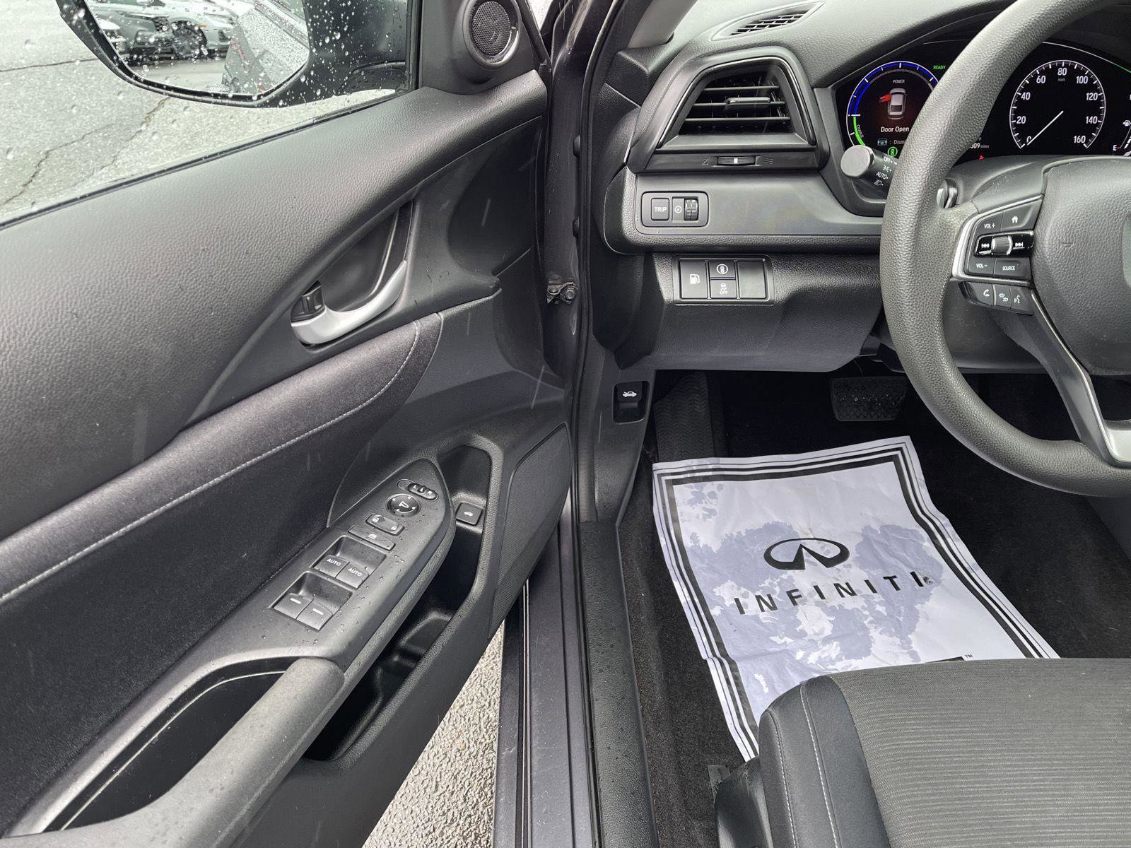 Used 2019 Honda Insight LX image 2