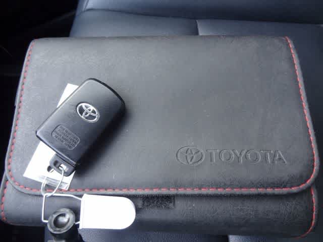 Used 2018 Toyota RAV4 SE AWD/4WD image 30