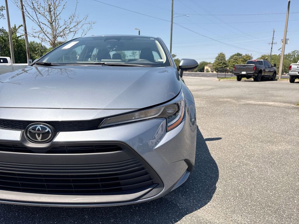 Used 2024 Toyota Corolla LE FWD image 11