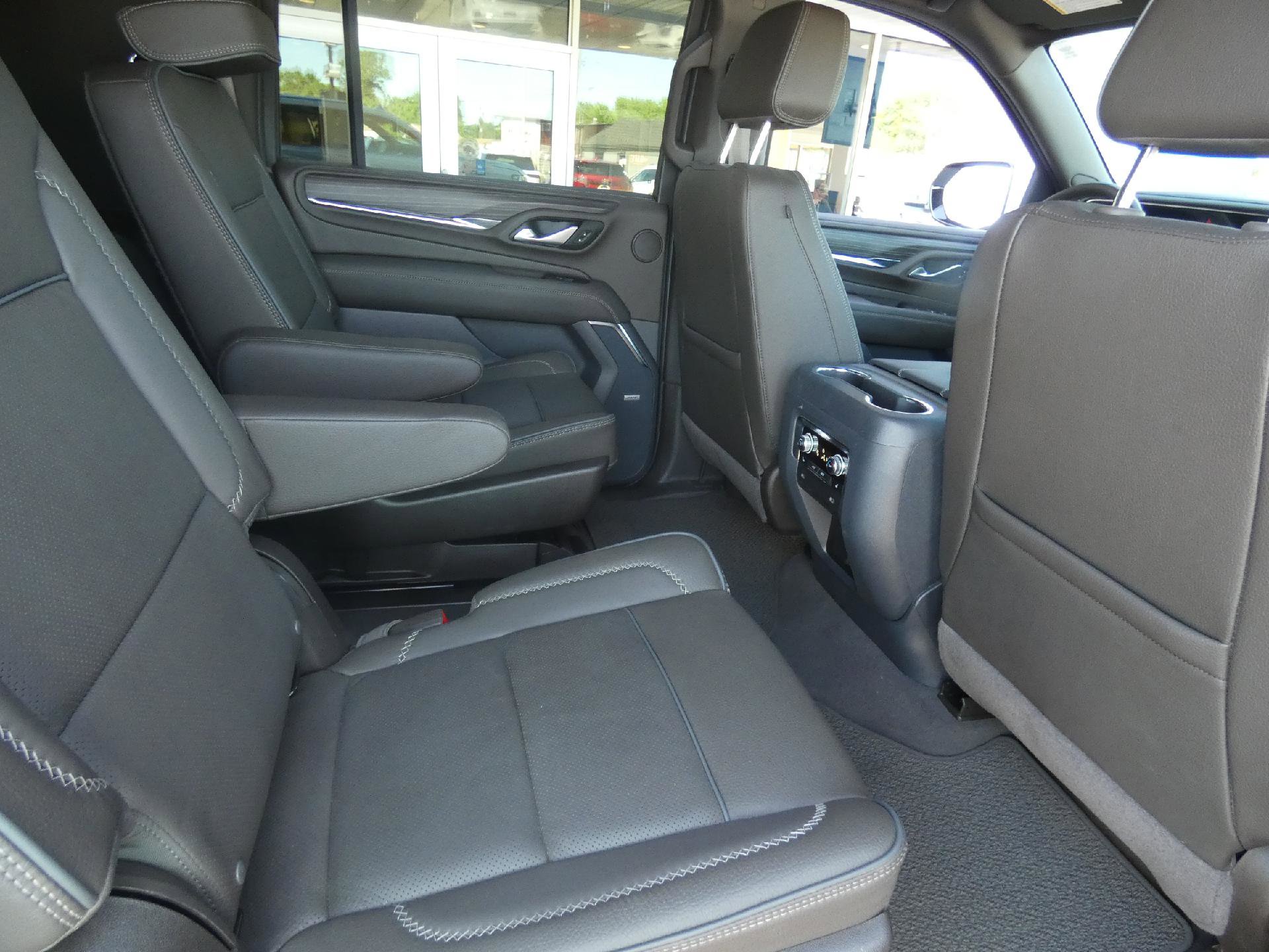 Used 2024 GMC Yukon XL Denali AWD/4WD image 16