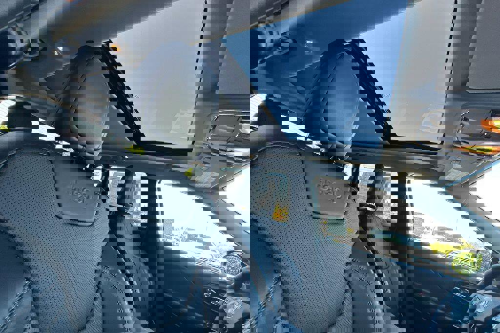 Used 2023 Jeep Cherokee Altitude Lux w/ Lux Elite Package image 17